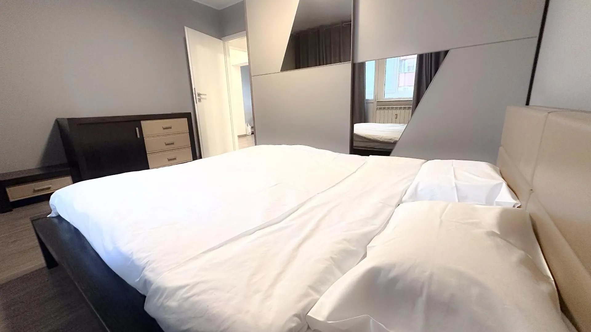 Majestic Big Apartment Бухарест